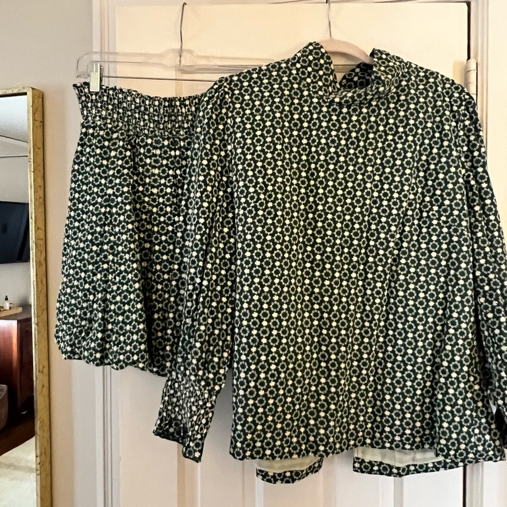 Buru set In beautiful green!